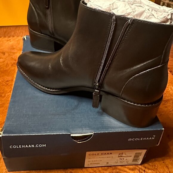NEW! Cole Haan Holis Block Heel Buckle Black Leather Ankle Bootie Size 10B NIB - Picture 2 of 9